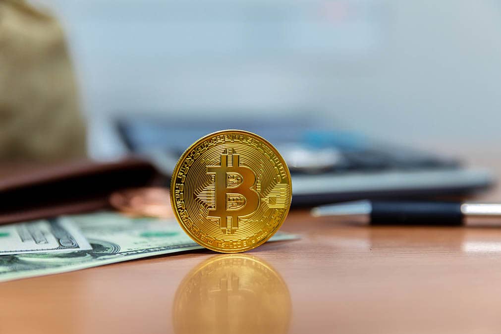 الى أين يكون أرتباط البيتكوين بالذهب ؟