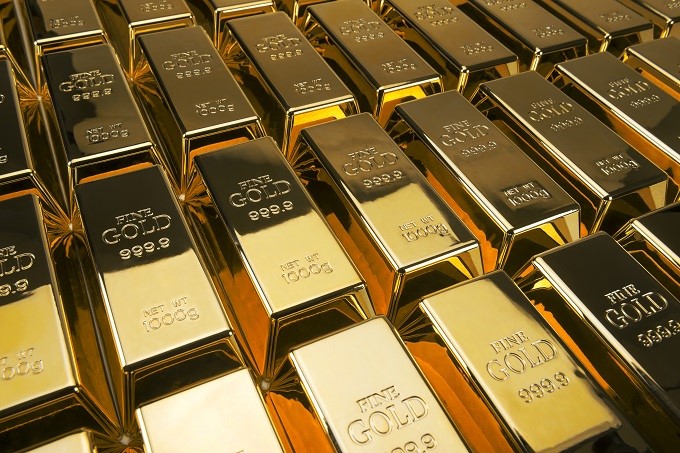 سعر الذهب أمام اختبار حاسم.. ستاندرد تشارترد يتوقع 5000 دولار للاوقية